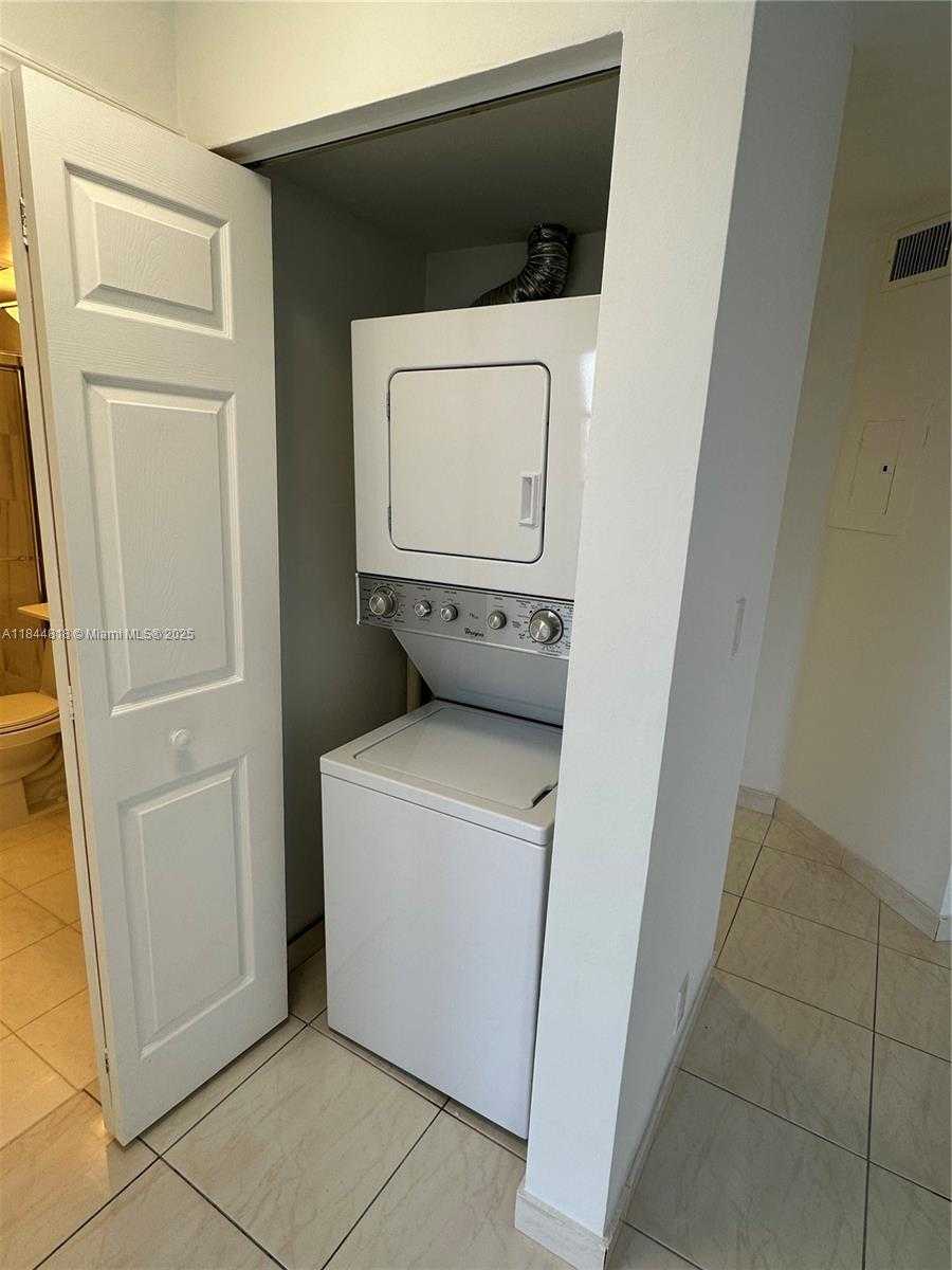 Small Image of 3530 MYSTIC POINTE DR #1213, Aventura Number 22