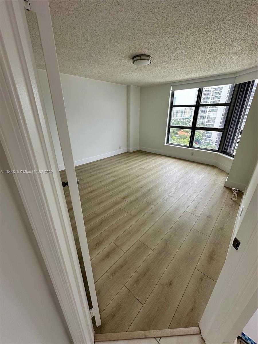Small Image of 3530 MYSTIC POINTE DR #1213, Aventura Number 8