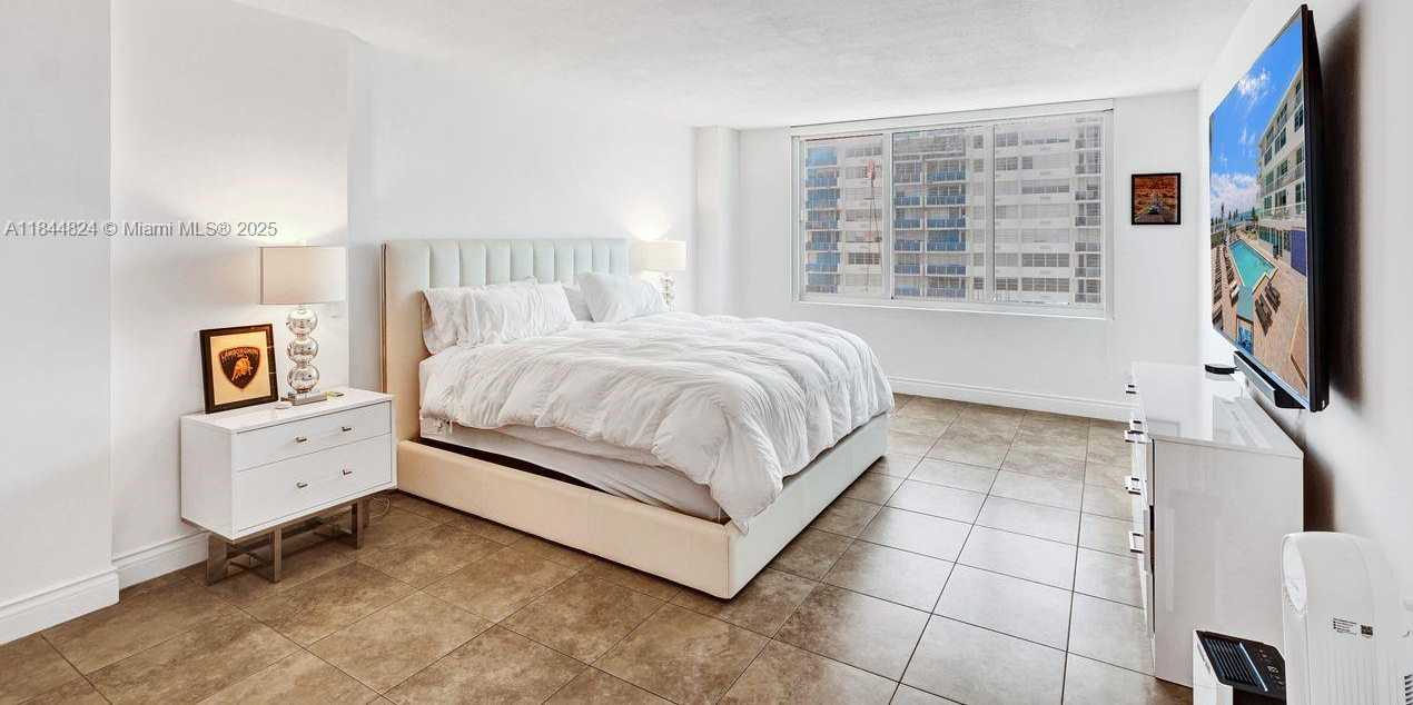 Small Image of 5401 COLLINS AVE #334, Miami Beach Number 11