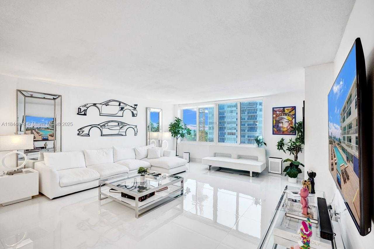 Small Image of 5401 COLLINS AVE #334, Miami Beach Number 2