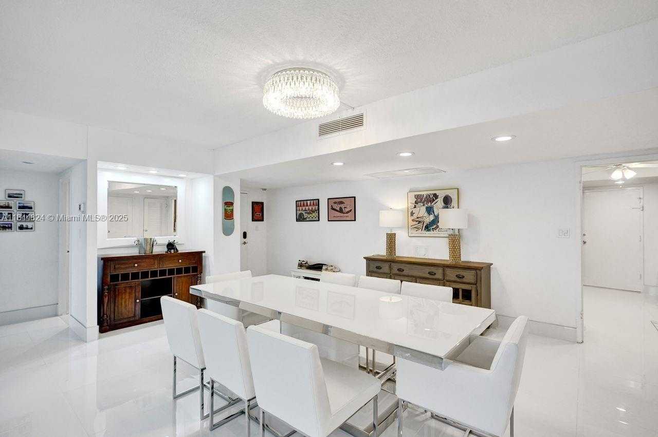 Small Image of 5401 COLLINS AVE #334, Miami Beach Number 5