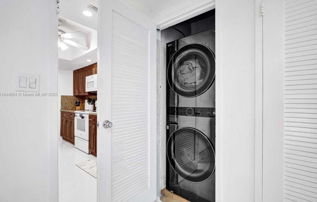Small Image of 5401 COLLINS AVE #334, Miami Beach Number 8