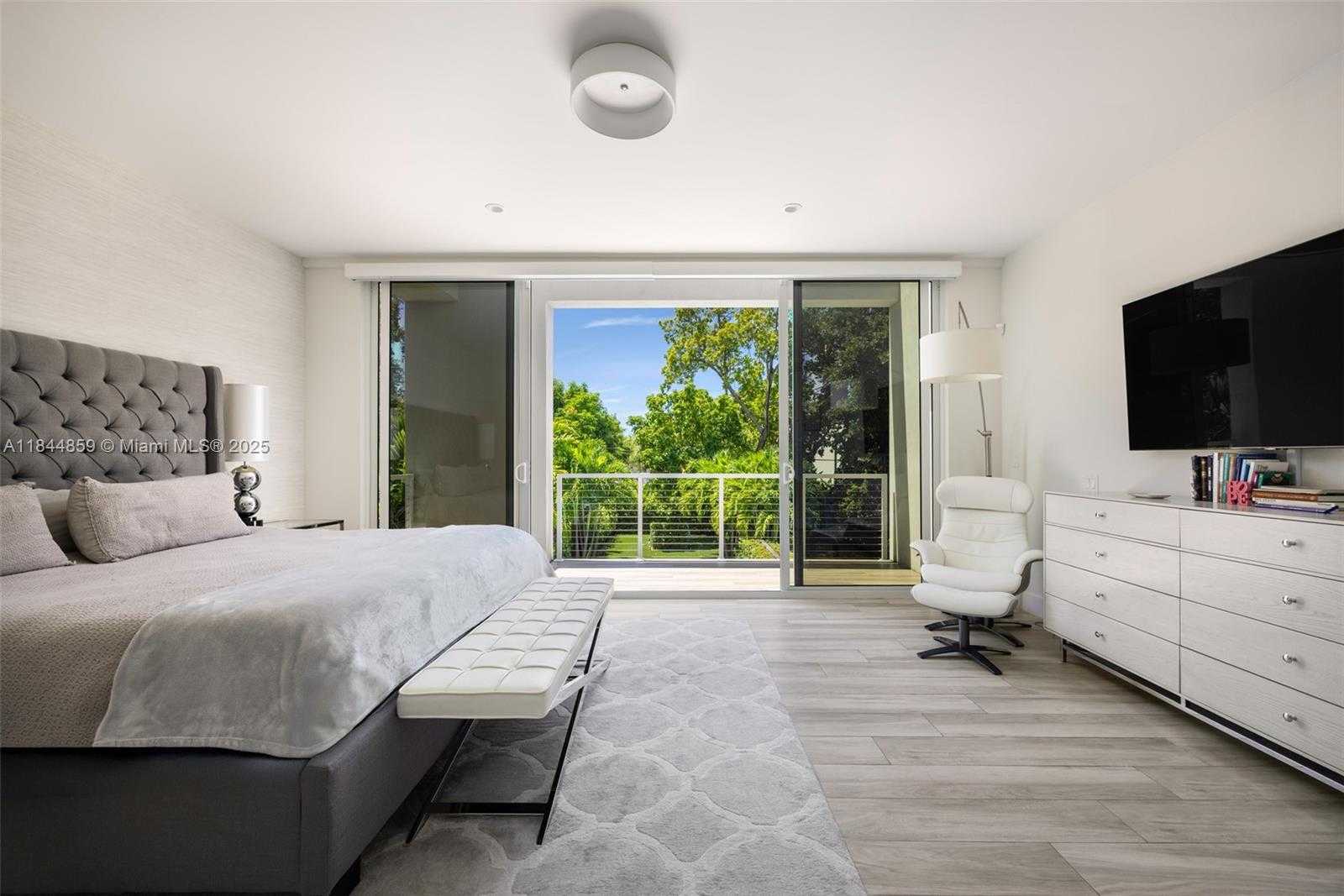 Small Image of 3442 DAY AVE #3442, Coconut Grove Number 14