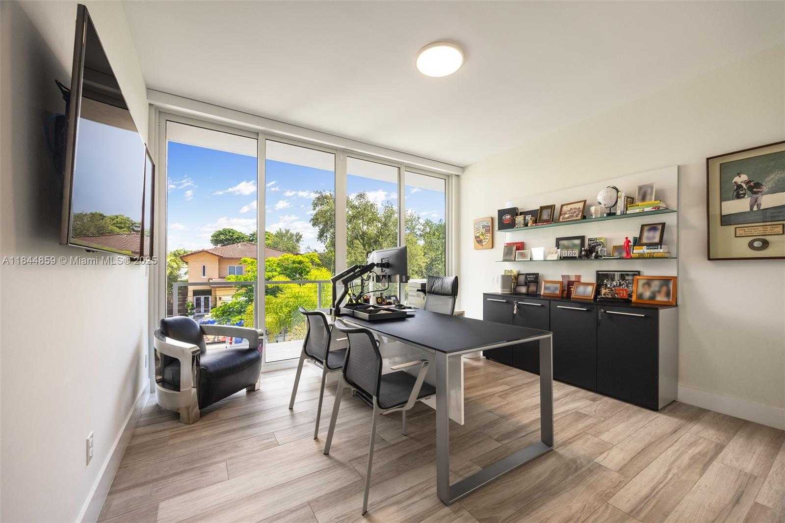 Small Image of 3442 DAY AVE #3442, Coconut Grove Number 16
