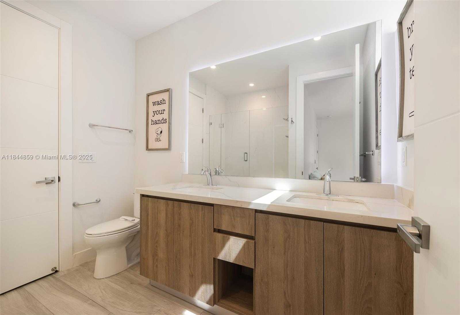 Small Image of 3442 DAY AVE #3442, Coconut Grove Number 19
