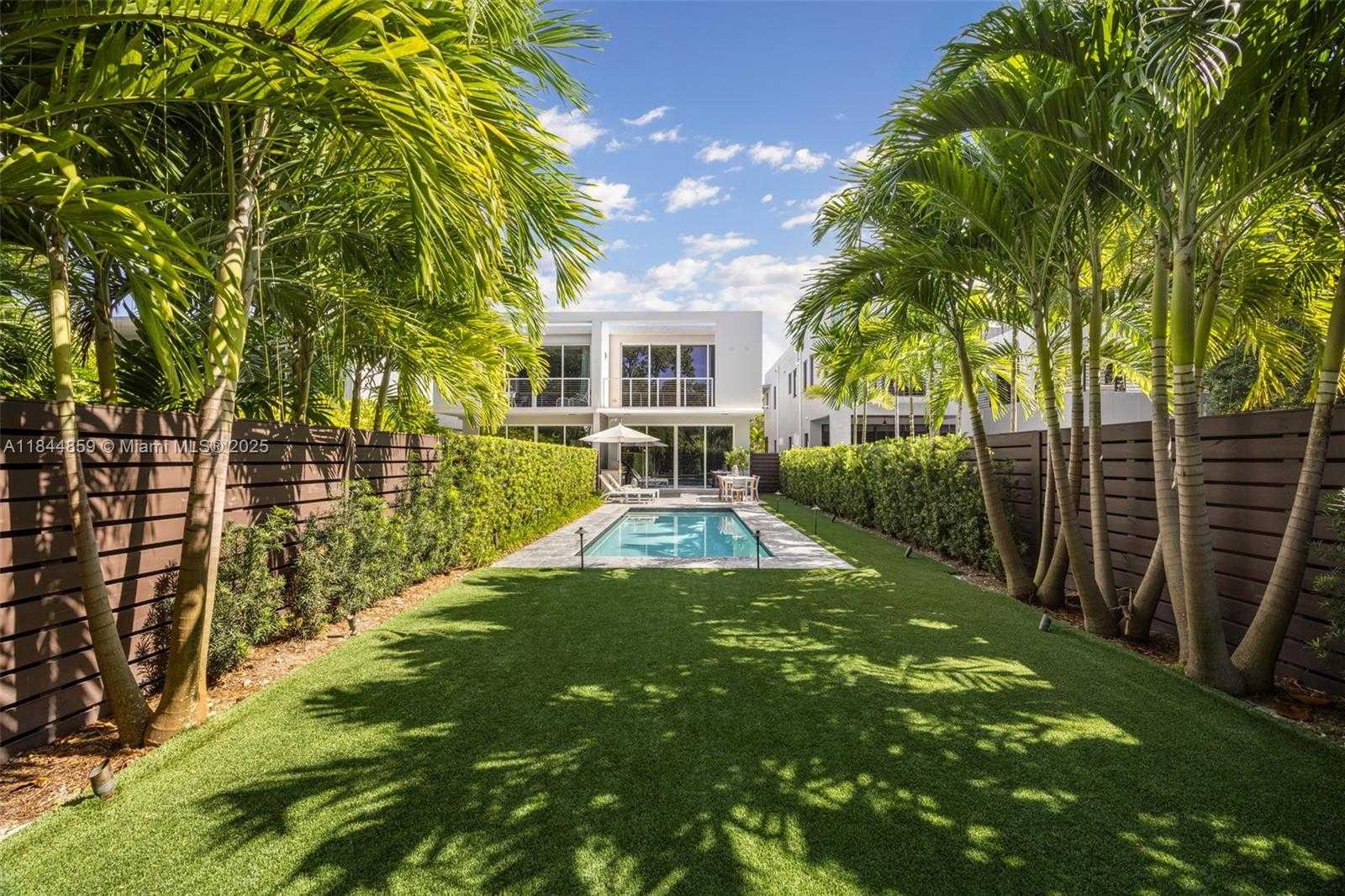 Small Image of 3442 DAY AVE #3442, Coconut Grove Number 24