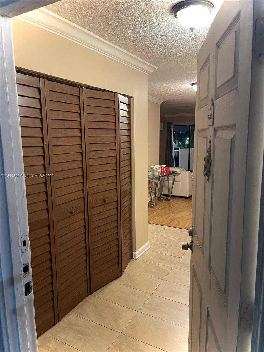 Small Image of 9359 FONTAINEBLEAU BLVD #F301, Miami Number 4