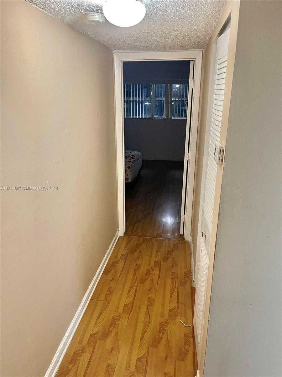 Small Image of 9359 FONTAINEBLEAU BLVD #F301, Miami Number 5