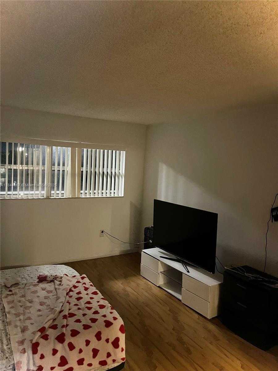 Small Image of 9359 FONTAINEBLEAU BLVD #F301, Miami Number 7
