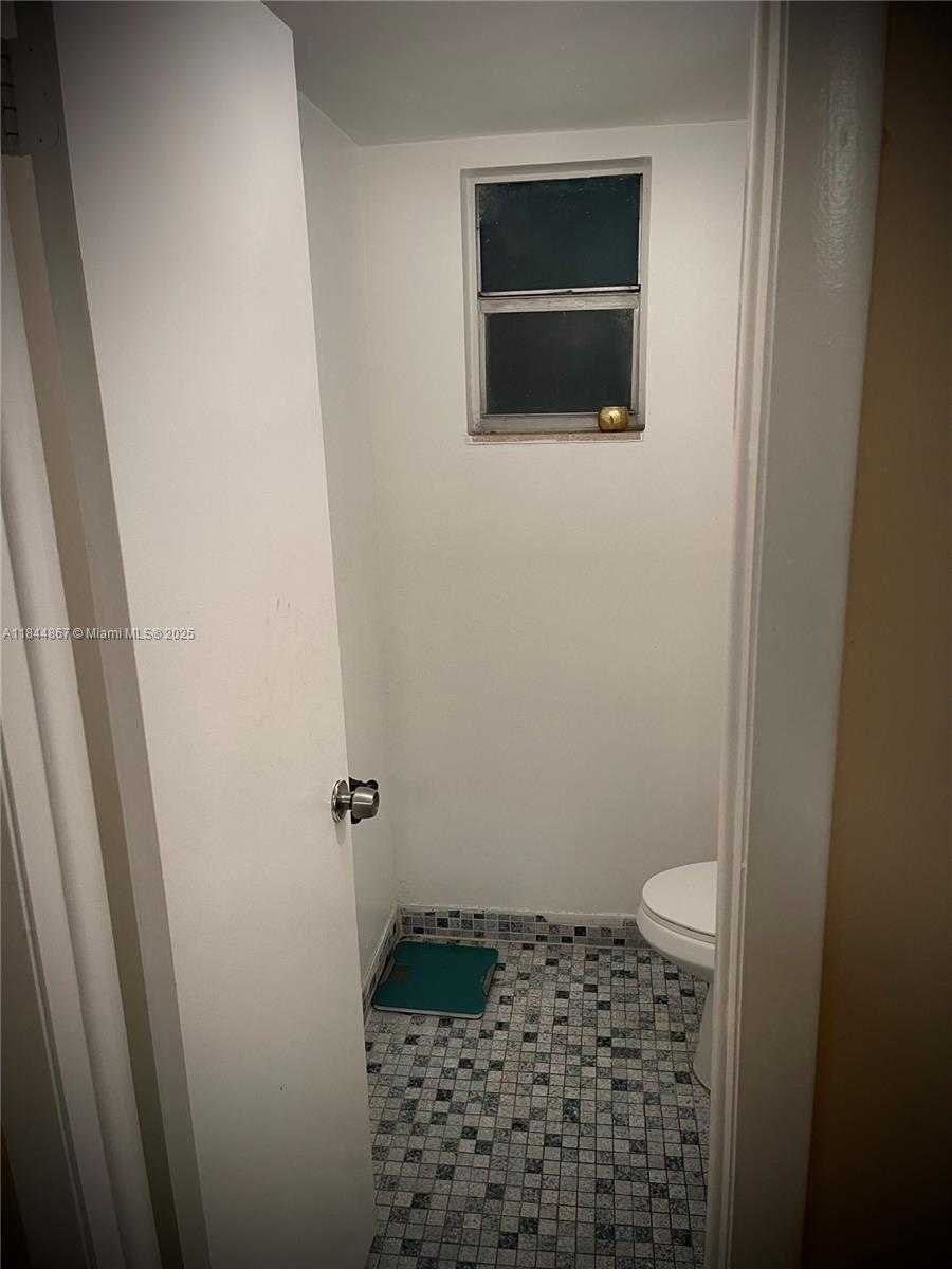 Small Image of 9359 FONTAINEBLEAU BLVD #F301, Miami Number 8