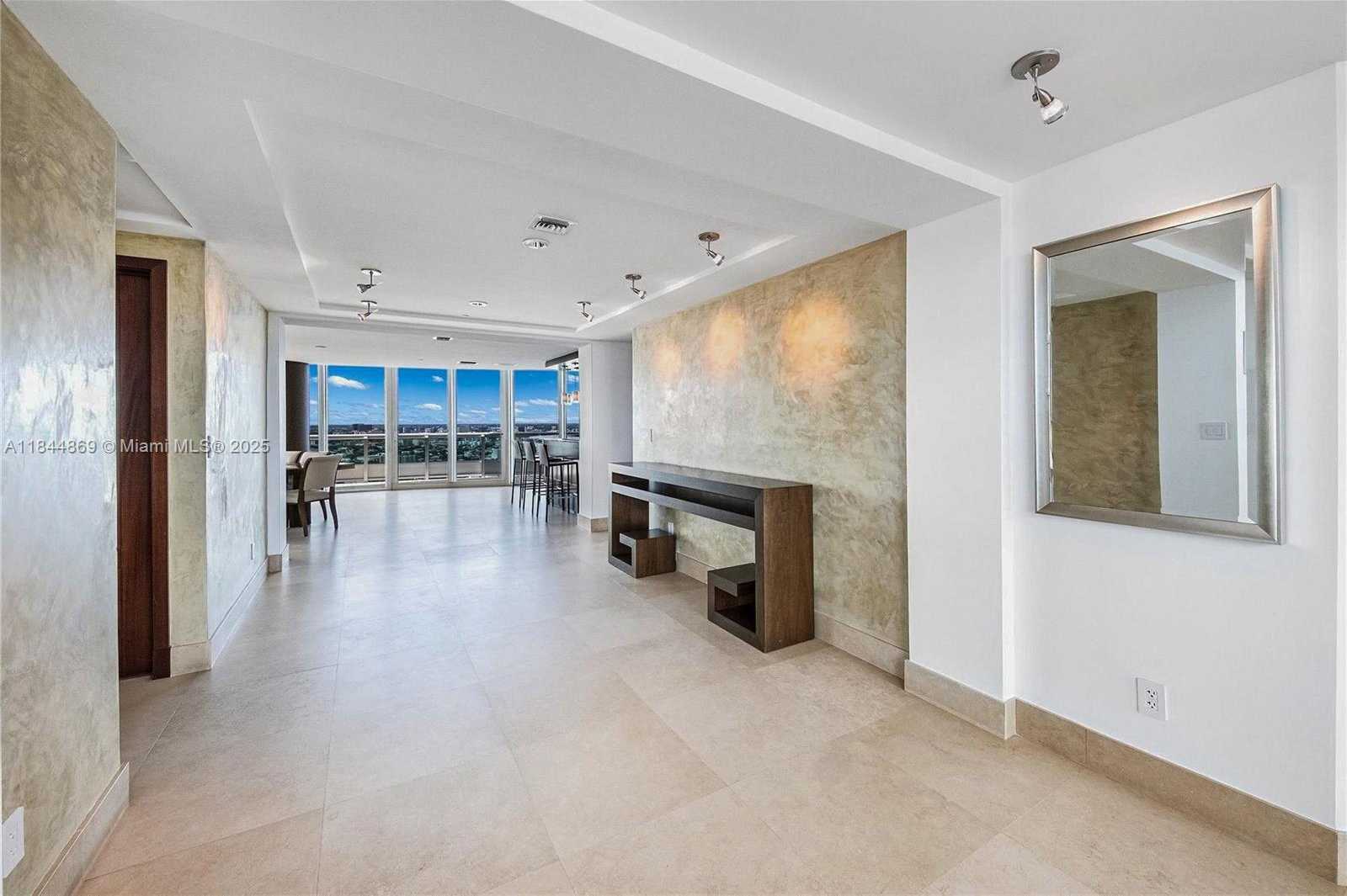 Small Image of 1643 BRICKELL AVE #3702, Miami Number 10