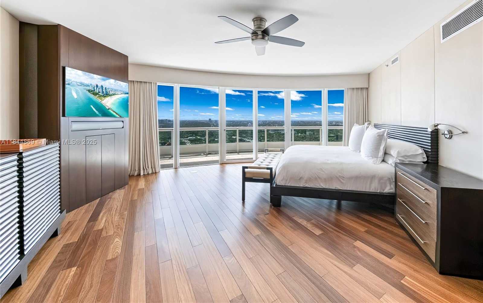 Small Image of 1643 BRICKELL AVE #3702, Miami Number 11