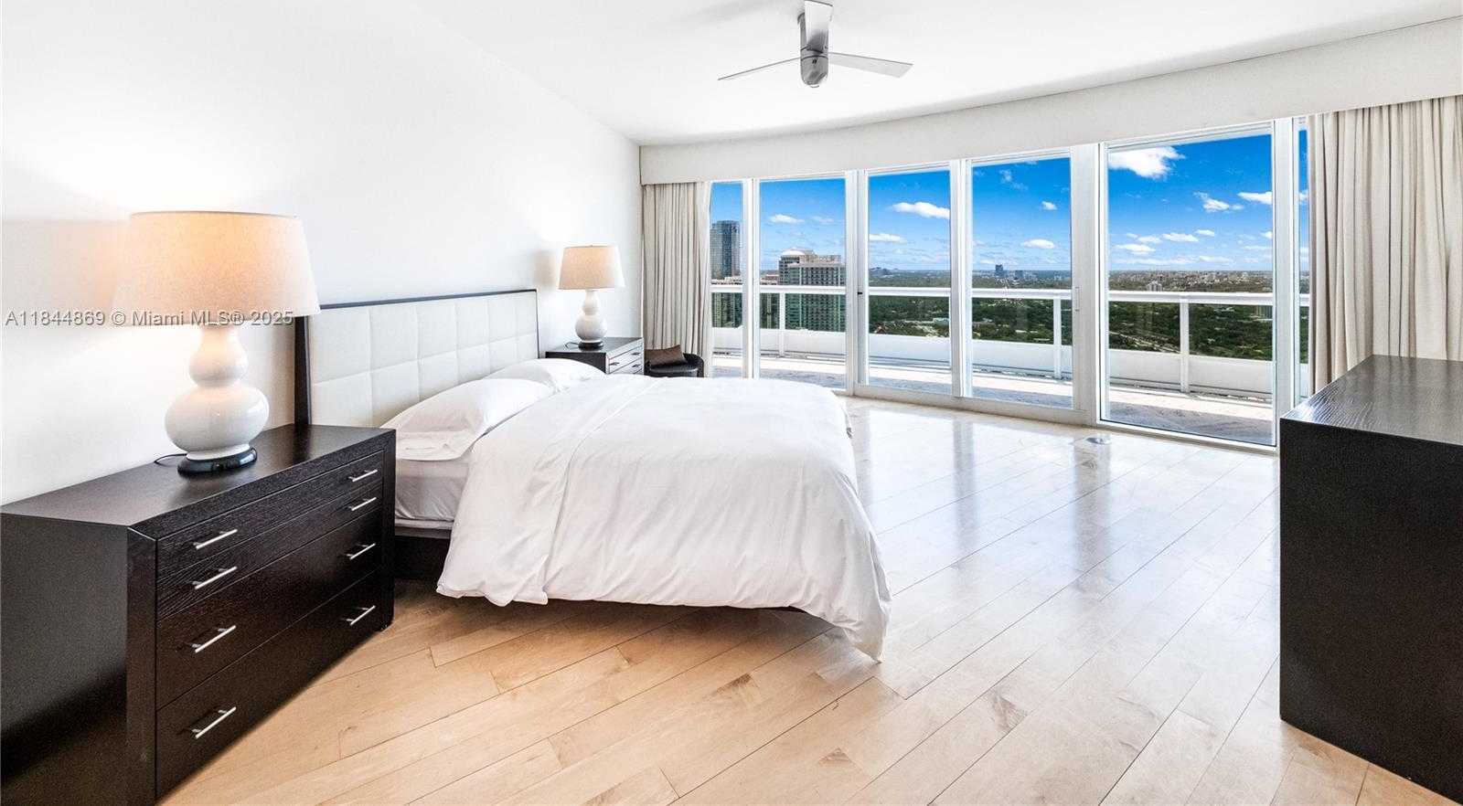 Small Image of 1643 BRICKELL AVE #3702, Miami Number 18
