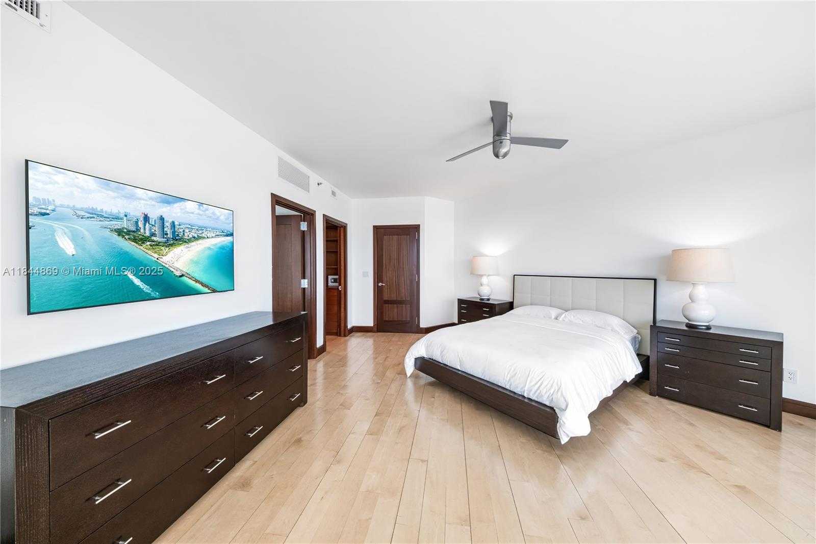 Small Image of 1643 BRICKELL AVE #3702, Miami Number 19
