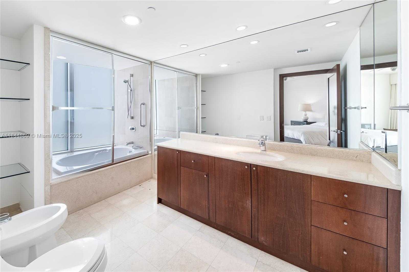Small Image of 1643 BRICKELL AVE #3702, Miami Number 21