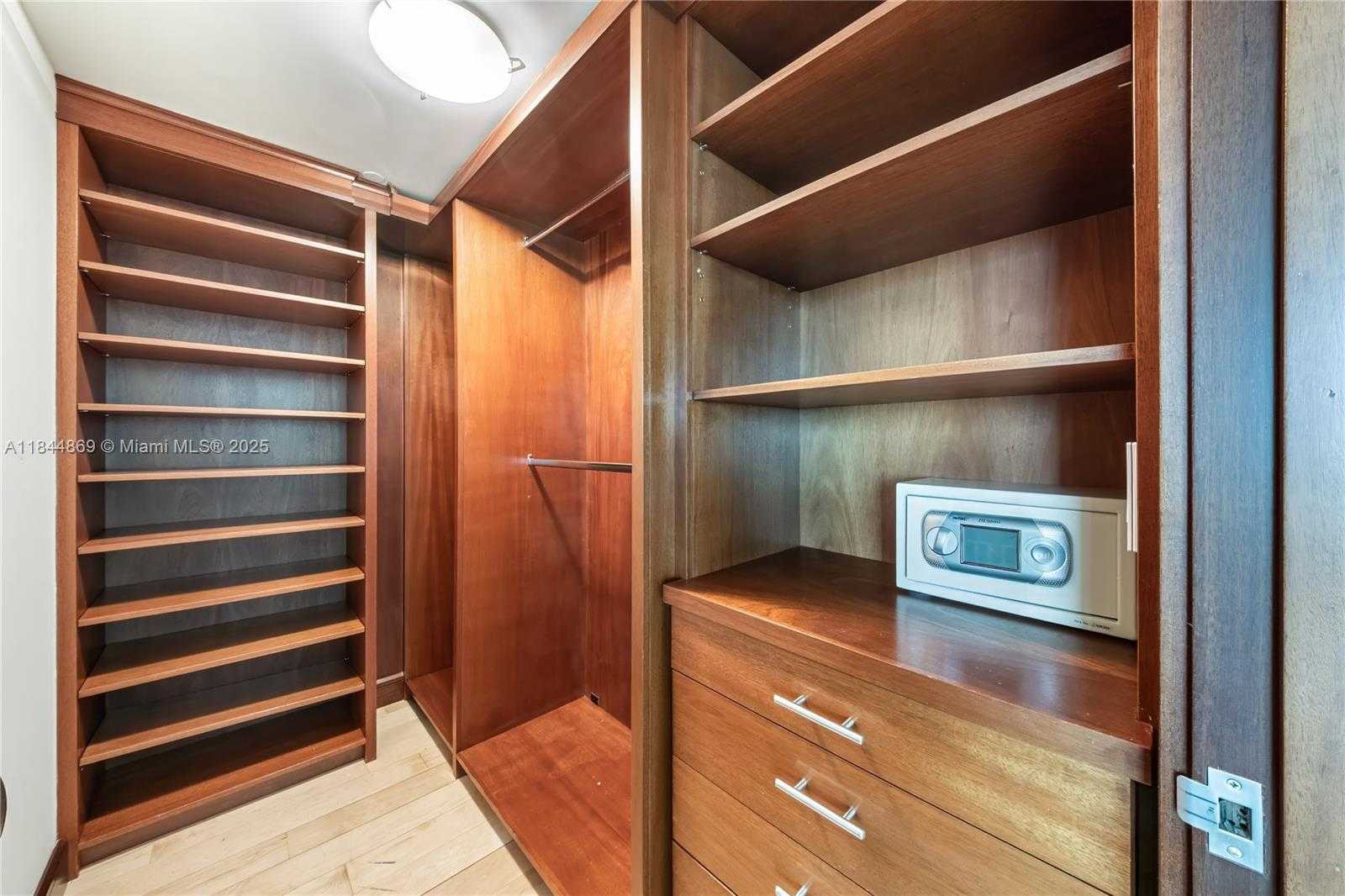 Small Image of 1643 BRICKELL AVE #3702, Miami Number 22