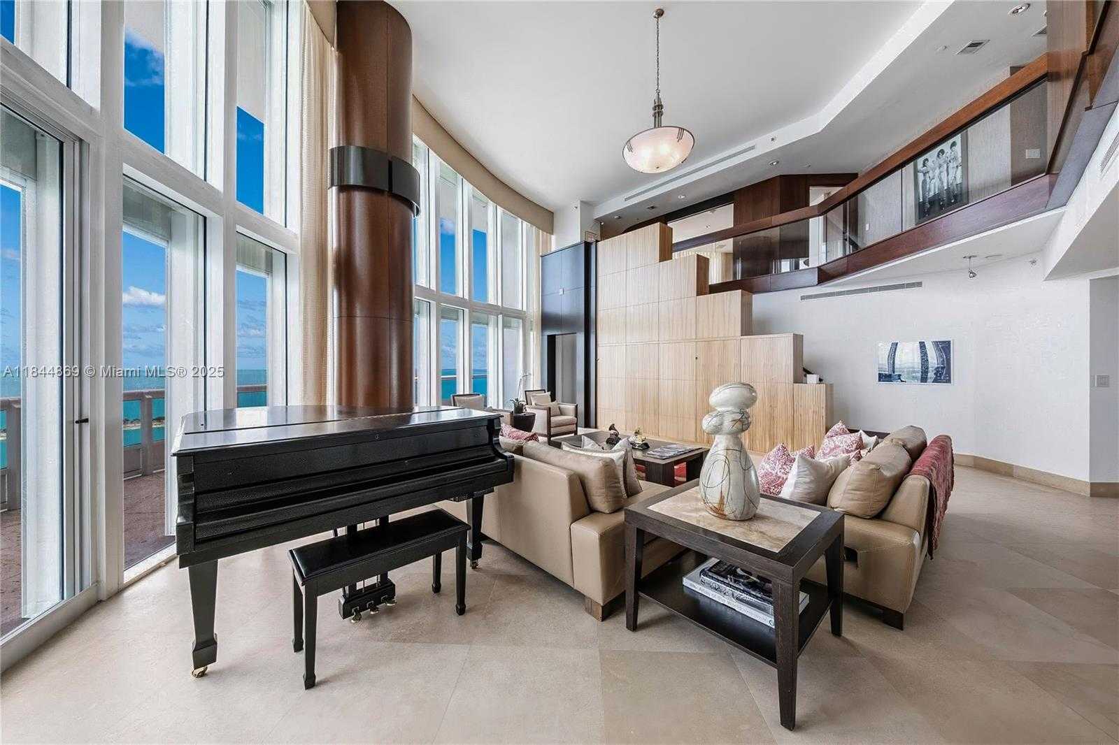 Small Image of 1643 BRICKELL AVE #3702, Miami Number 3