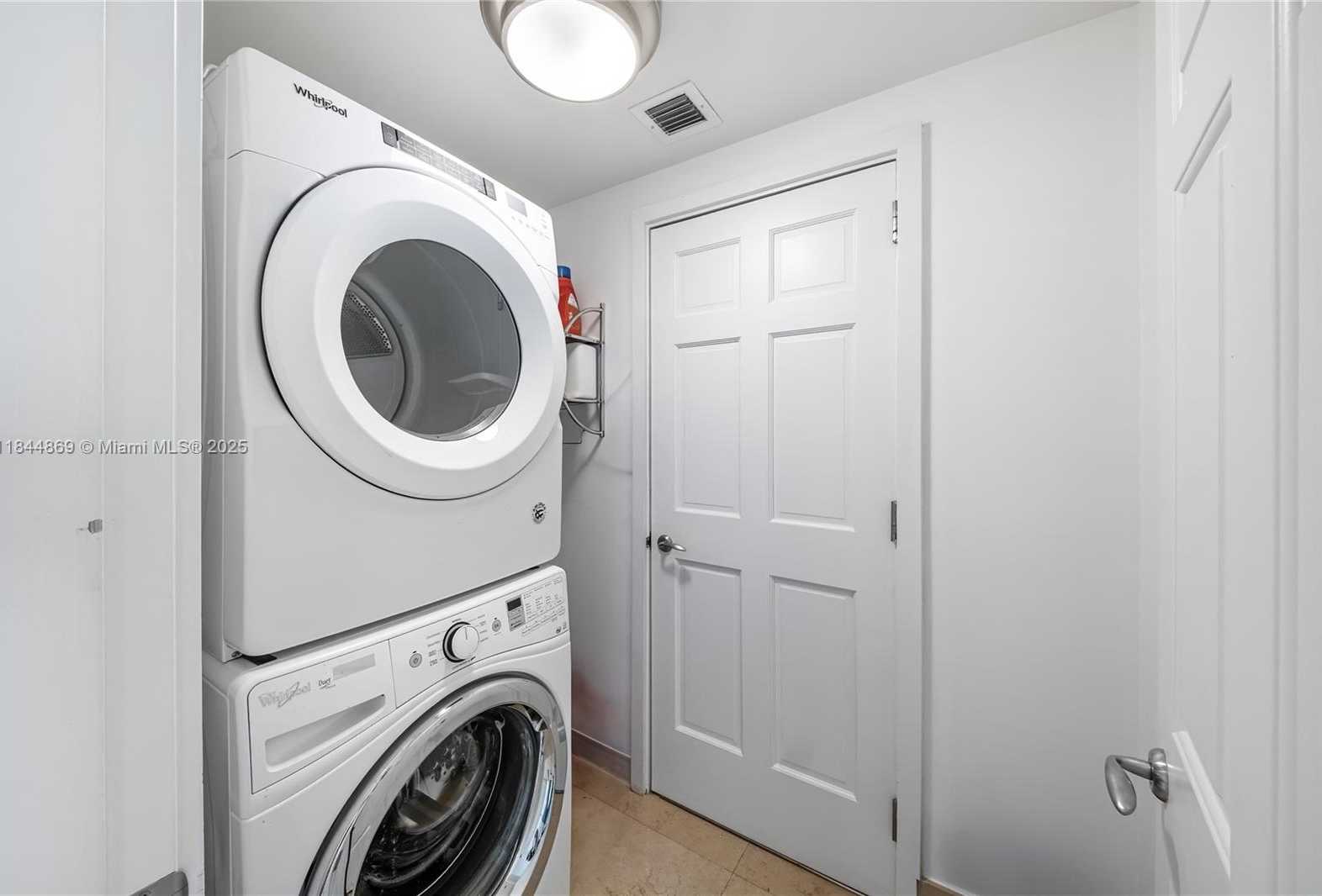 Small Image of 1643 BRICKELL AVE #3702, Miami Number 31