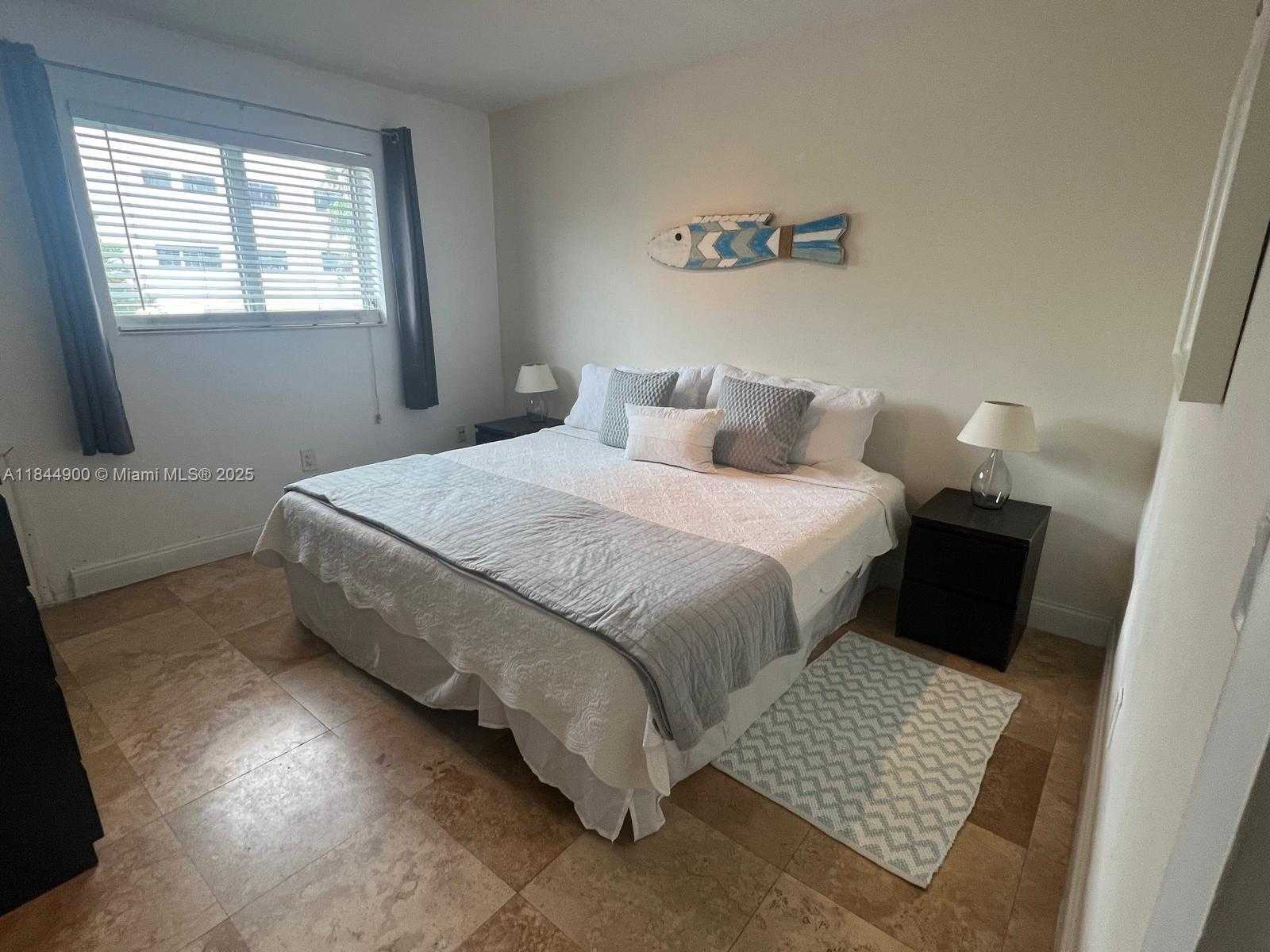 Small Image of 100 SUNRISE DR #27, Key Biscayne Number 12