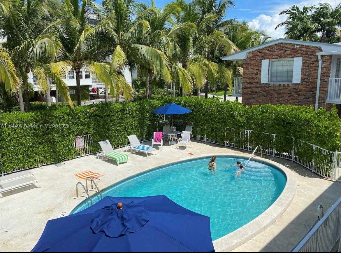 Small Image of 100 SUNRISE DR #27, Key Biscayne Number 17