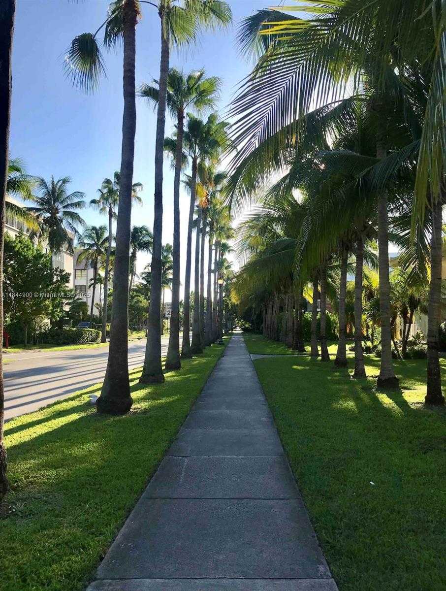 Small Image of 100 SUNRISE DR #27, Key Biscayne Number 18