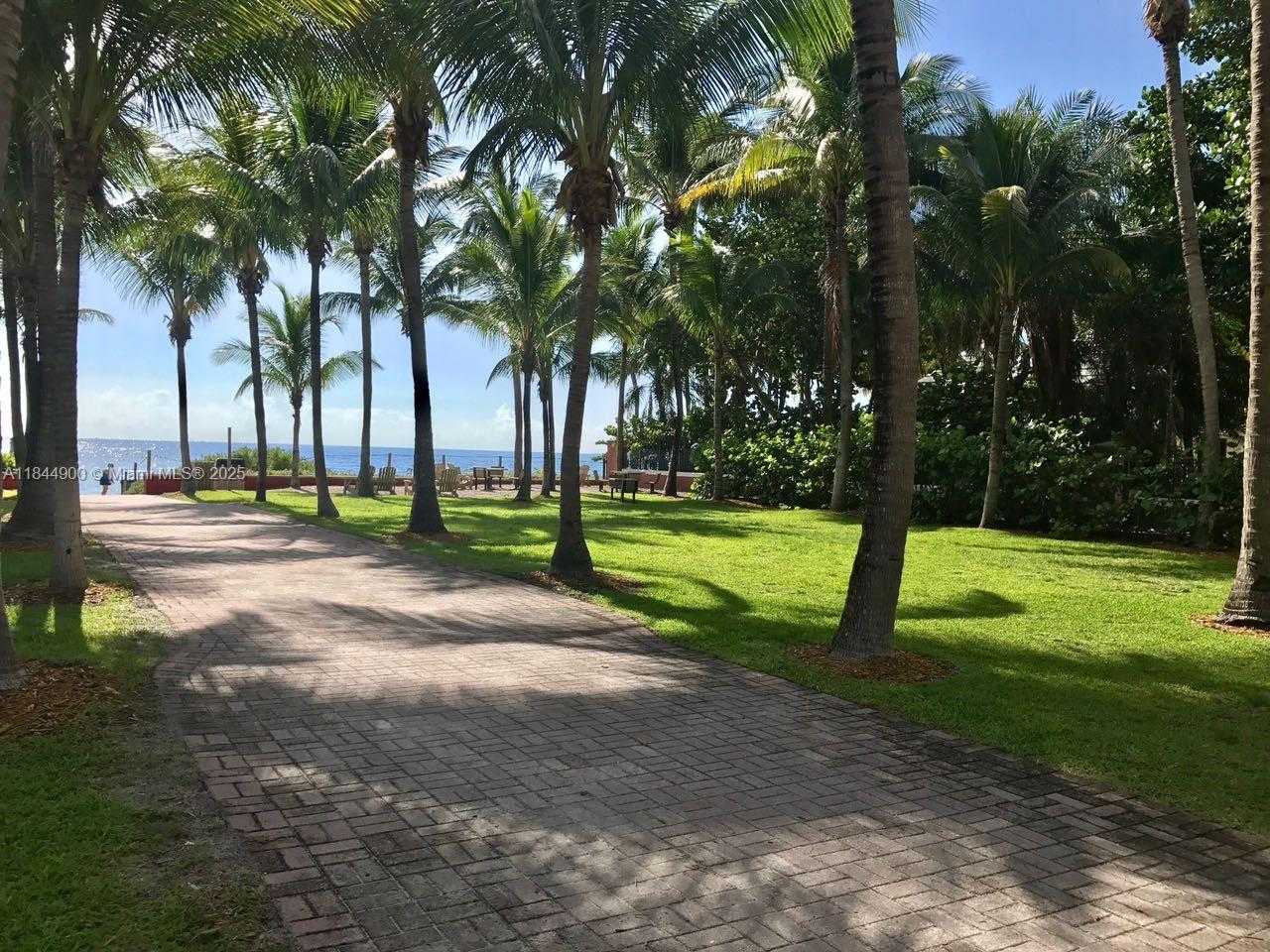 Small Image of 100 SUNRISE DR #27, Key Biscayne Number 19
