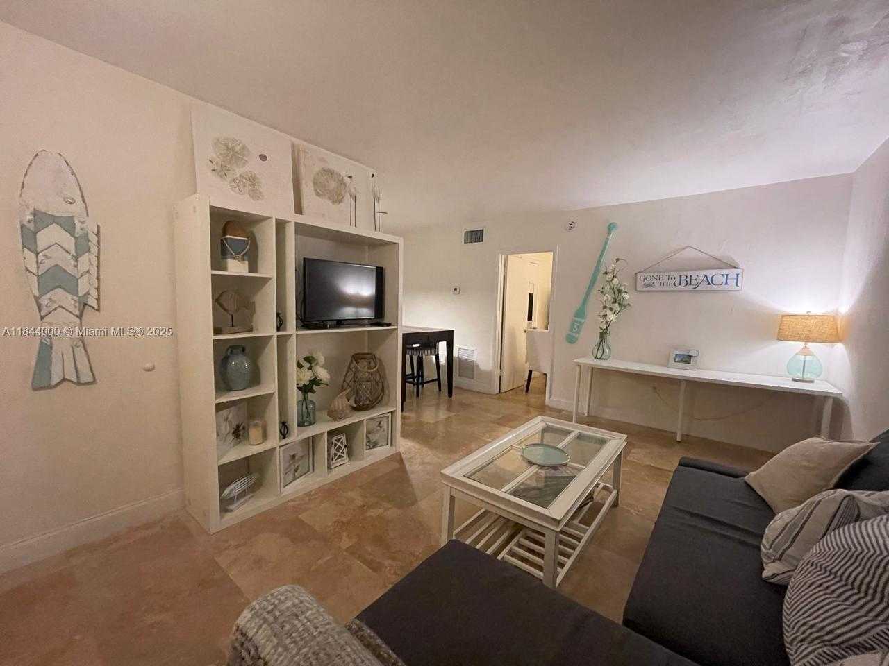 Small Image of 100 SUNRISE DR #27, Key Biscayne Number 2