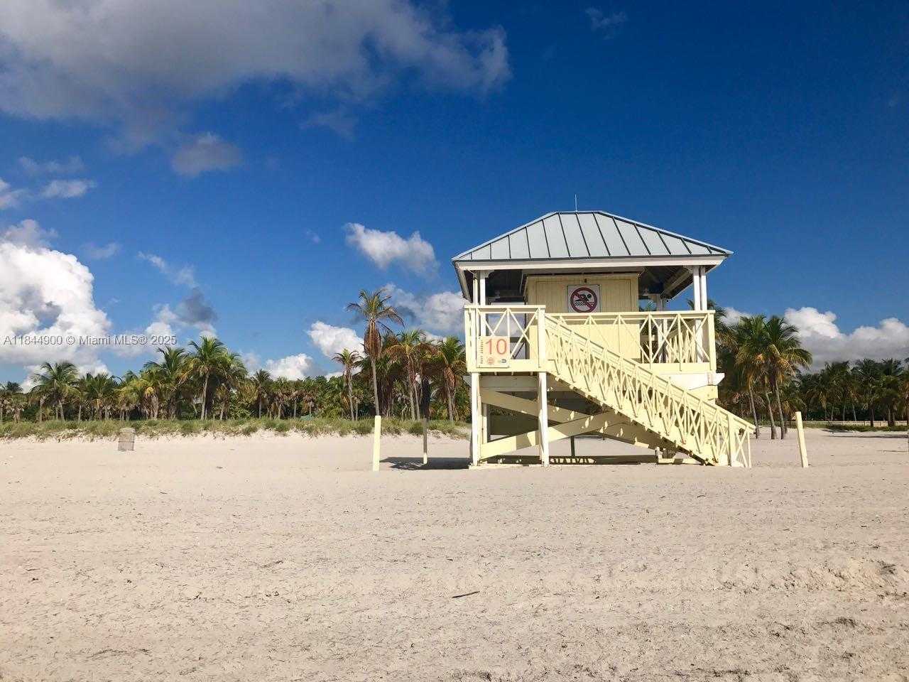 Small Image of 100 SUNRISE DR #27, Key Biscayne Number 21
