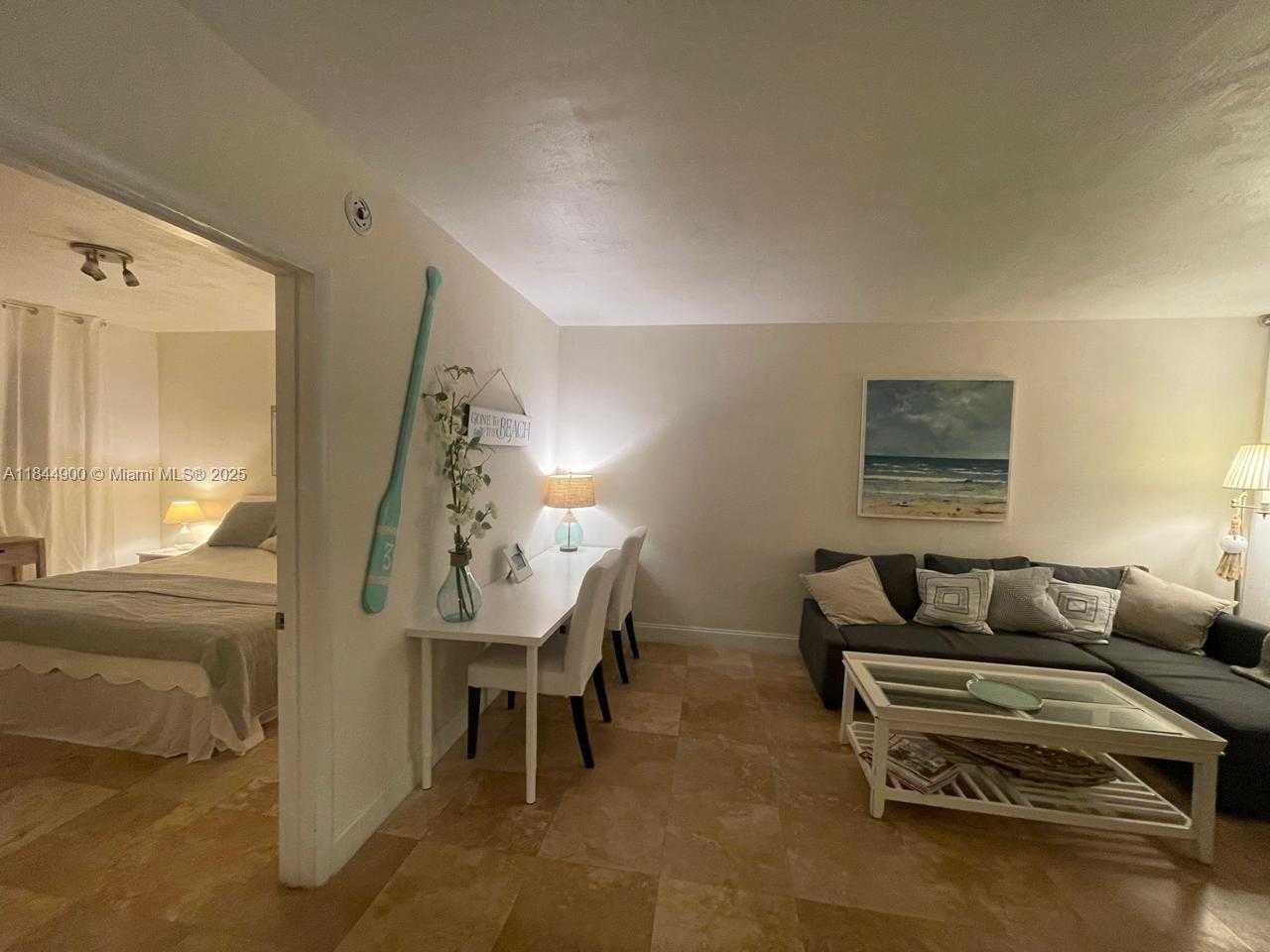 Small Image of 100 SUNRISE DR #27, Key Biscayne Number 5