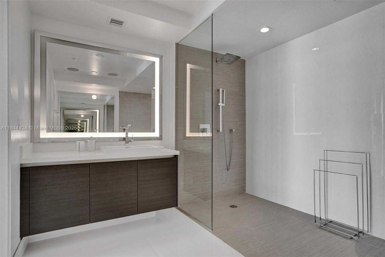 Small Image of 330 SUNNY ISLES BLVD #5-2207, Sunny Isles Beach Number 30