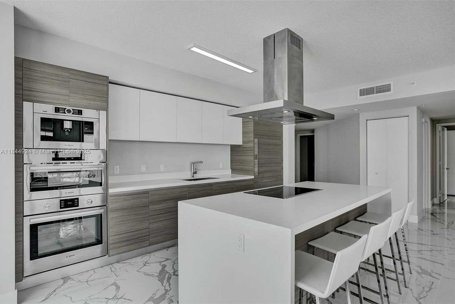 Small Image of 330 SUNNY ISLES BLVD #5-2207, Sunny Isles Beach Number 4