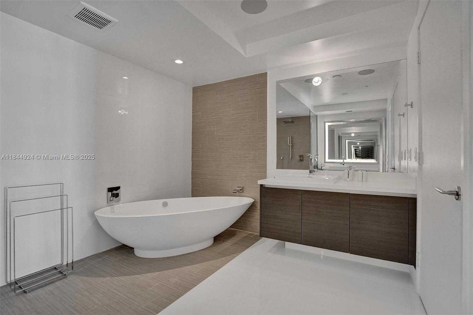 Small Image of 330 SUNNY ISLES BLVD #5-2207, Sunny Isles Beach Number 7