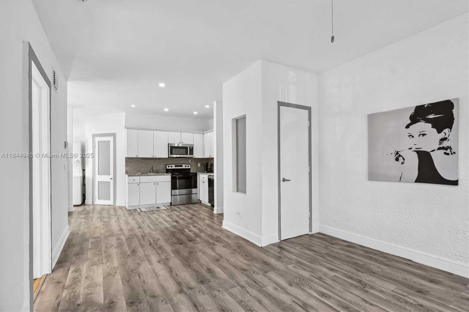 Small Image of 934 MICHIGAN AVE #209, Miami Beach Number 10