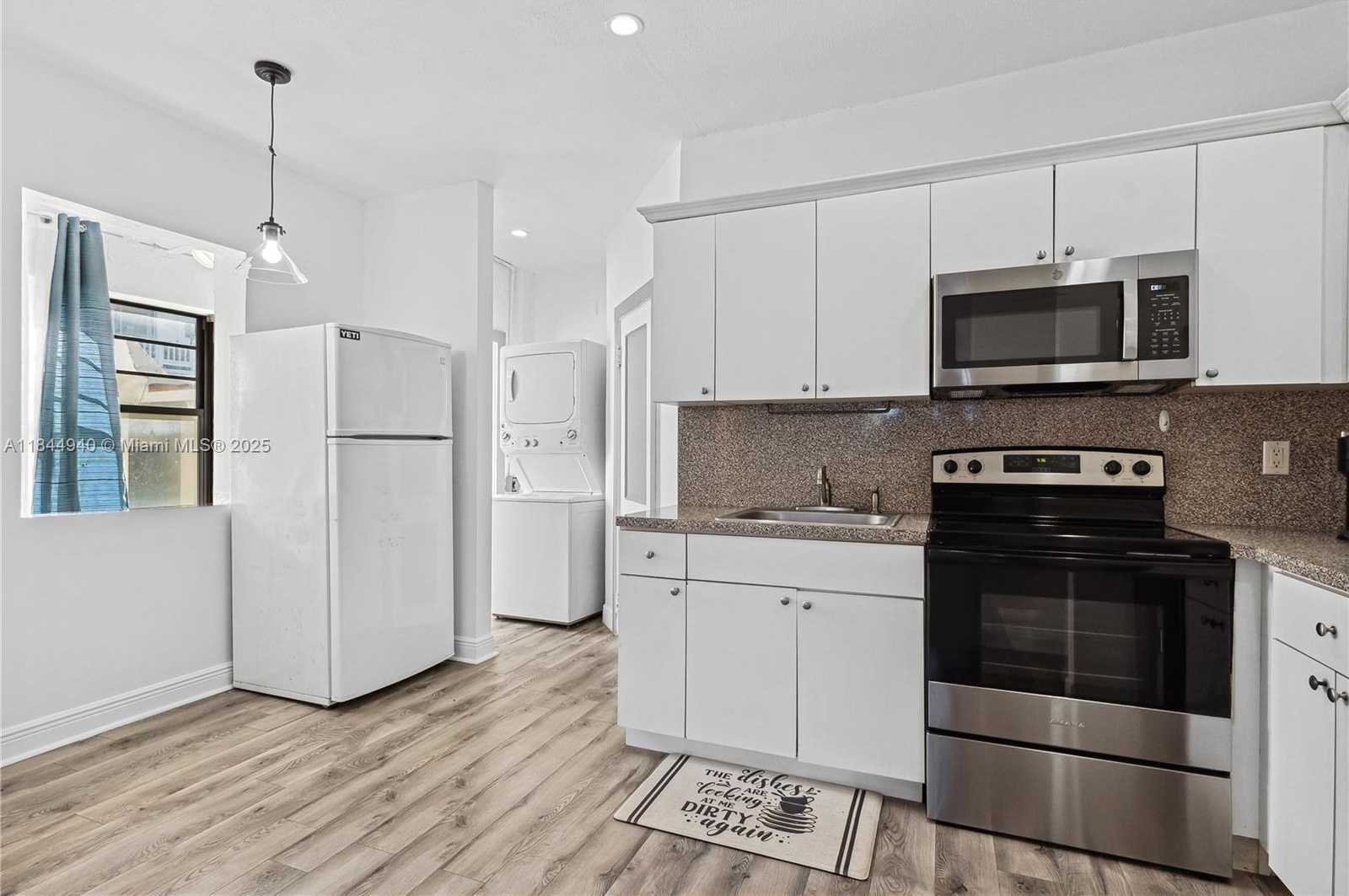 Small Image of 934 MICHIGAN AVE #209, Miami Beach Number 13