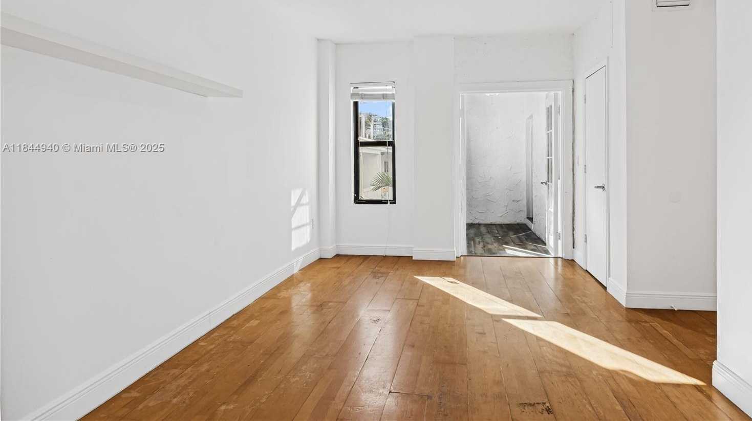 Small Image of 934 MICHIGAN AVE #209, Miami Beach Number 15