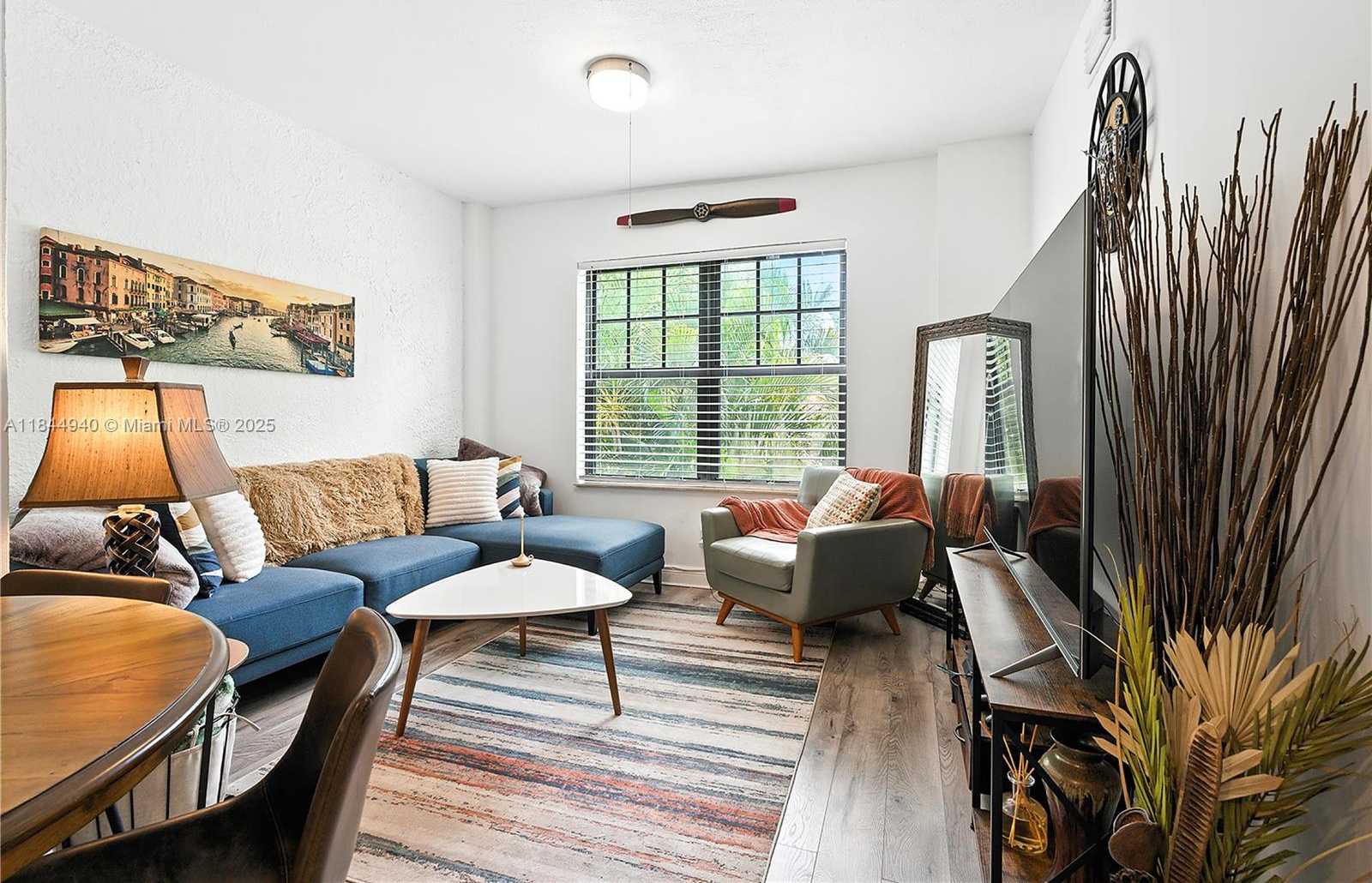 Small Image of 934 MICHIGAN AVE #209, Miami Beach Number 3