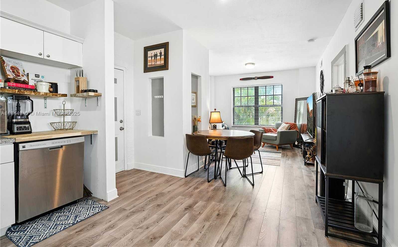 Small Image of 934 MICHIGAN AVE #209, Miami Beach Number 4