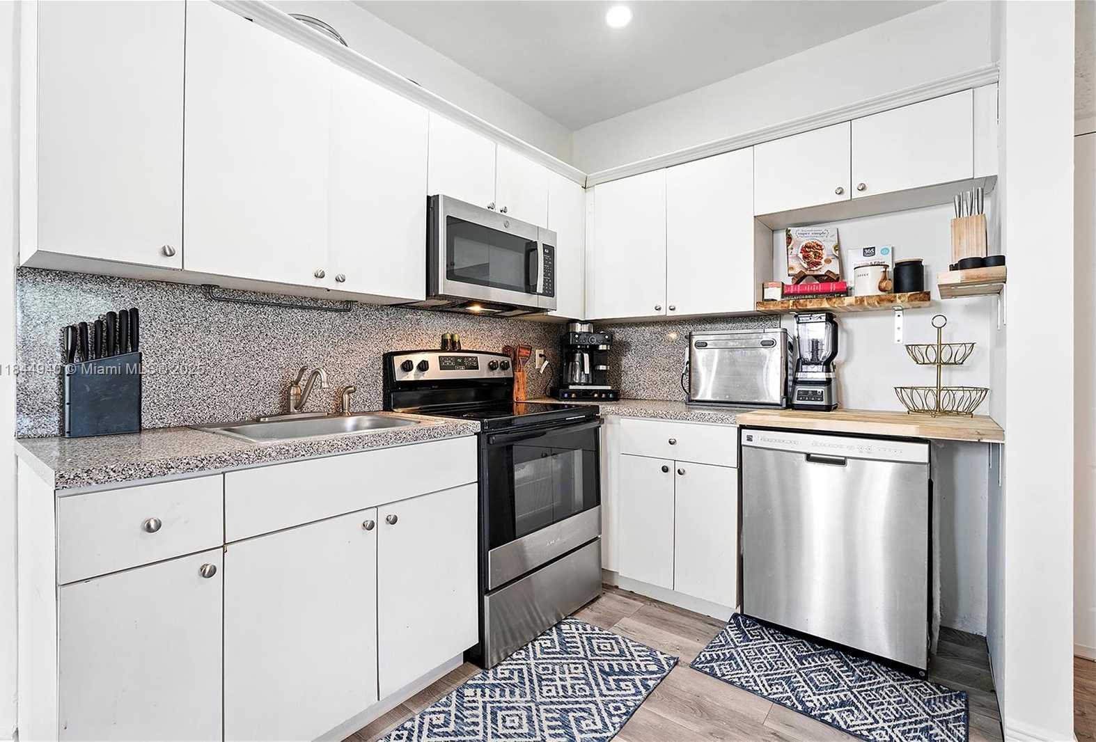 Small Image of 934 MICHIGAN AVE #209, Miami Beach Number 5