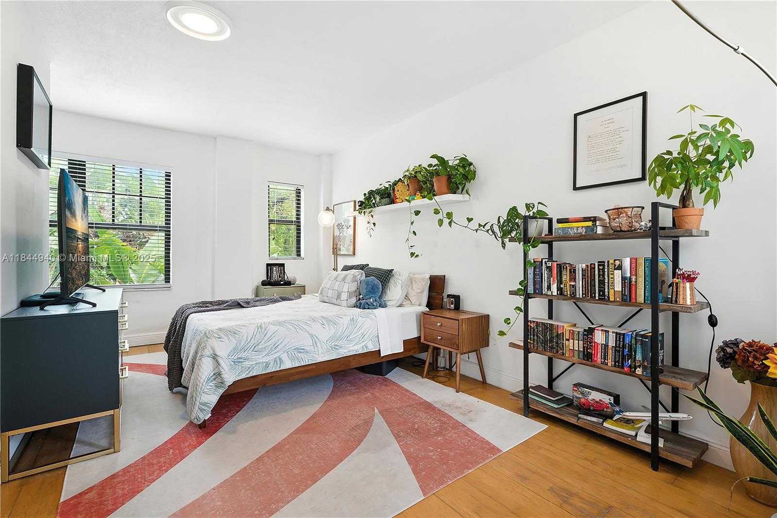 Small Image of 934 MICHIGAN AVE #209, Miami Beach Number 6