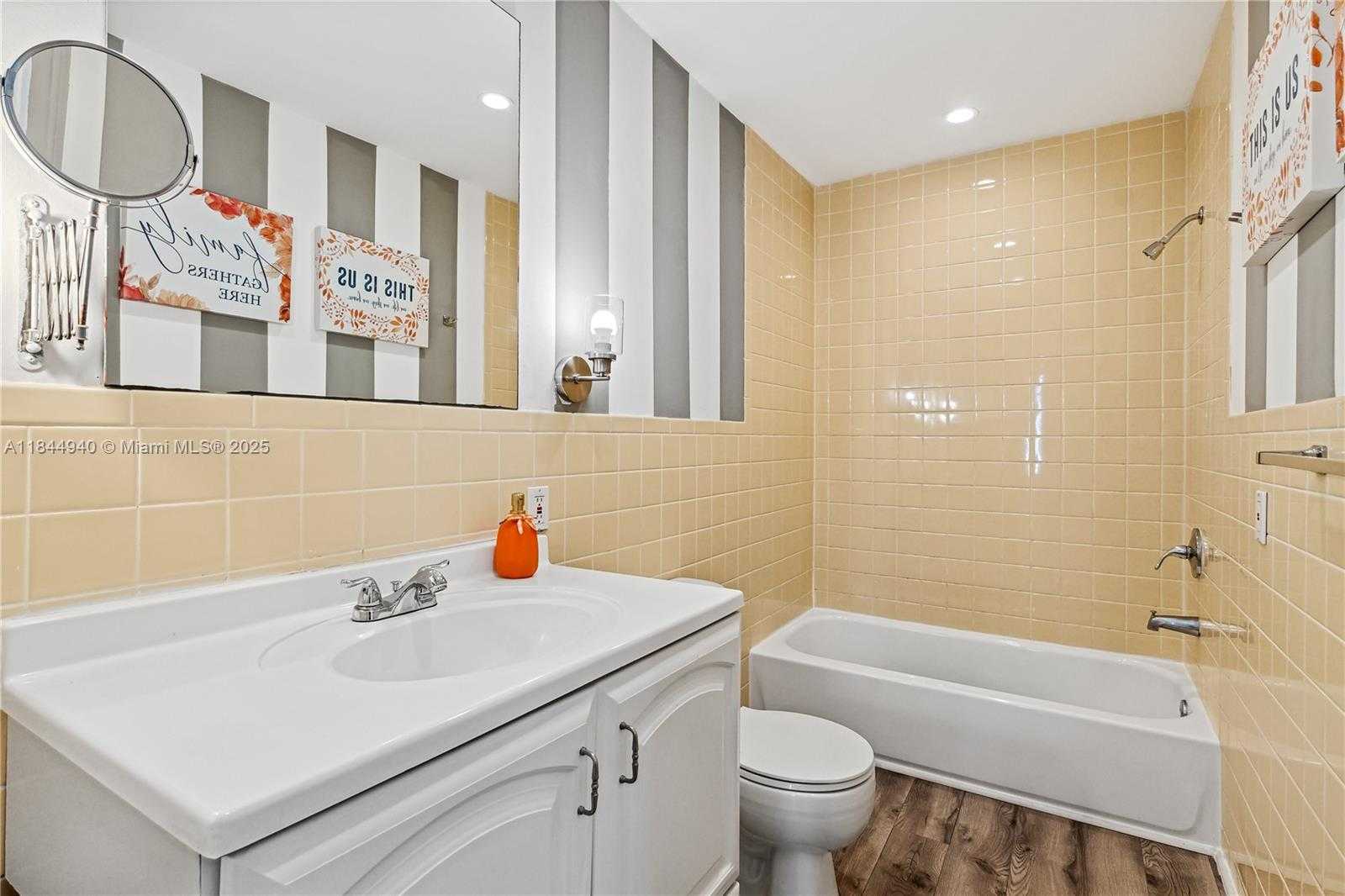 Small Image of 934 MICHIGAN AVE #209, Miami Beach Number 8