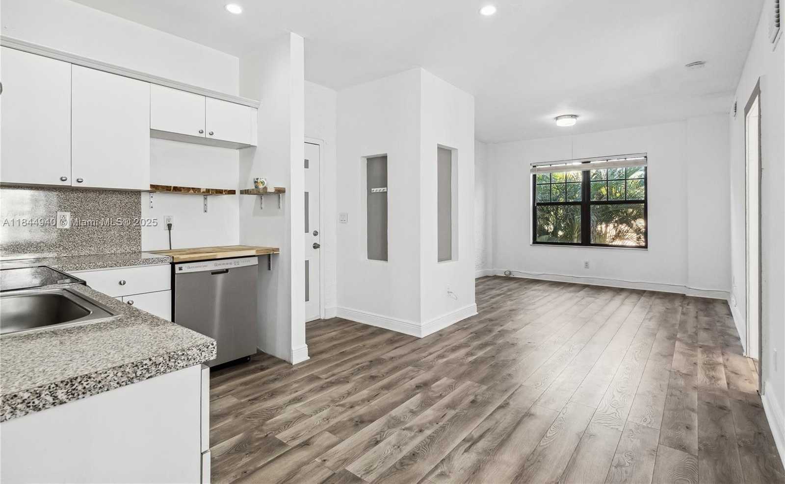 Small Image of 934 MICHIGAN AVE #209, Miami Beach Number 9