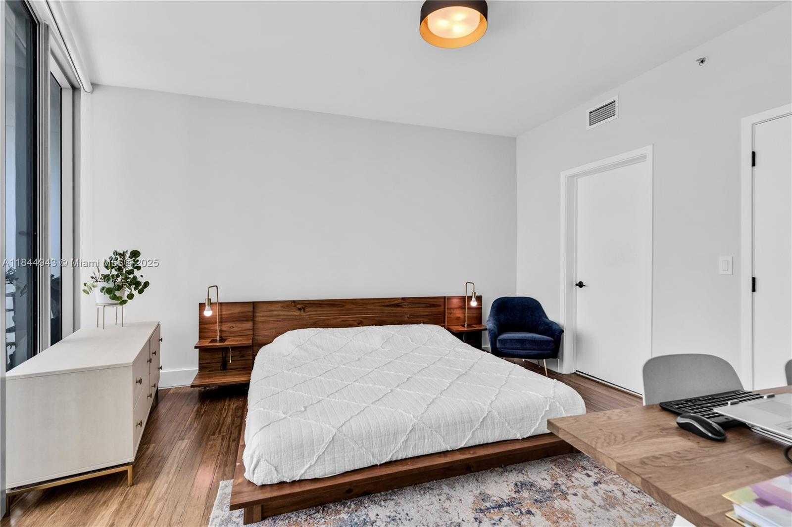 Small Image of 888 BISCAYNE BOULEVARD #812, Miami Number 11