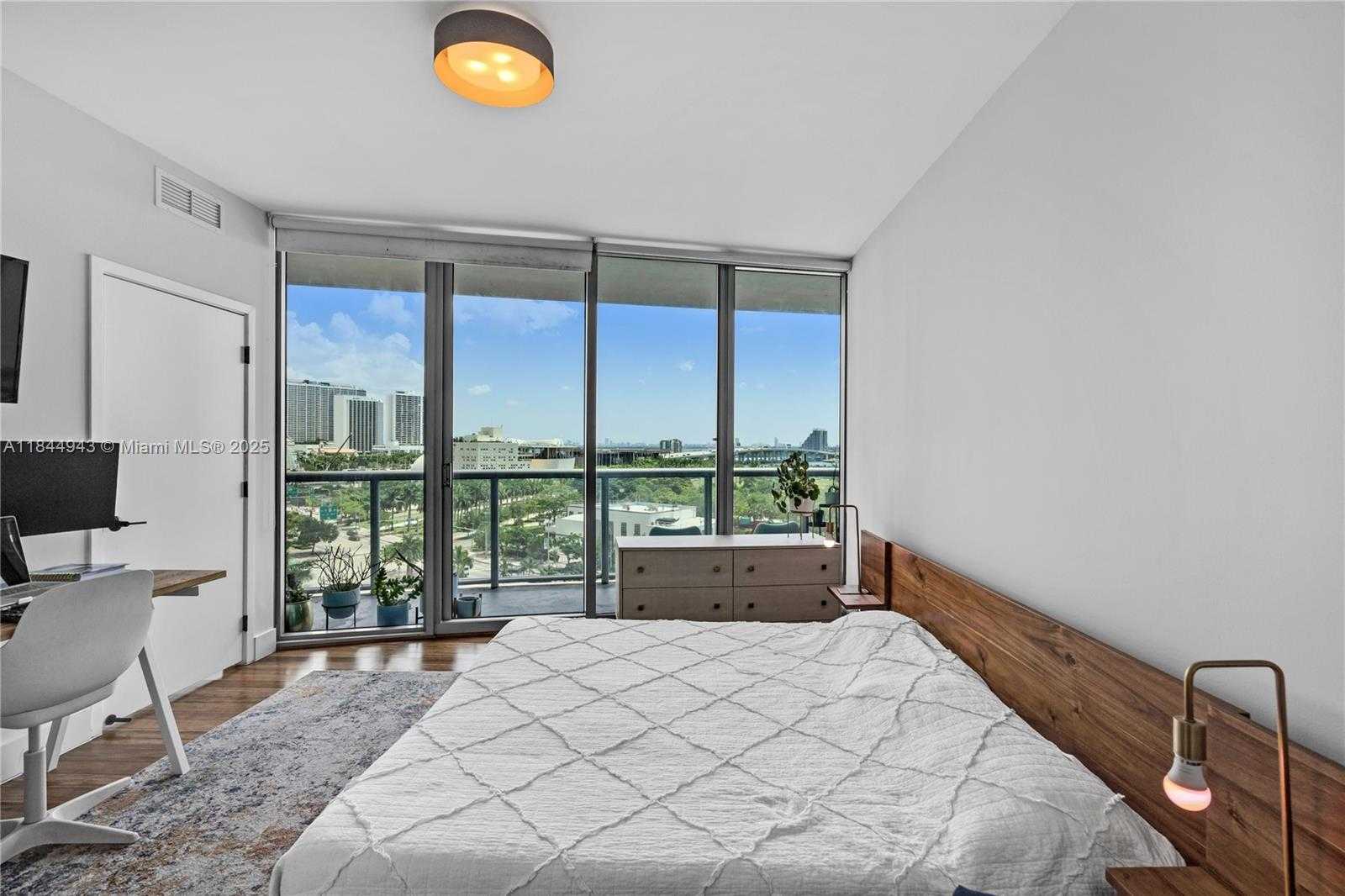 Small Image of 888 BISCAYNE BOULEVARD #812, Miami Number 13