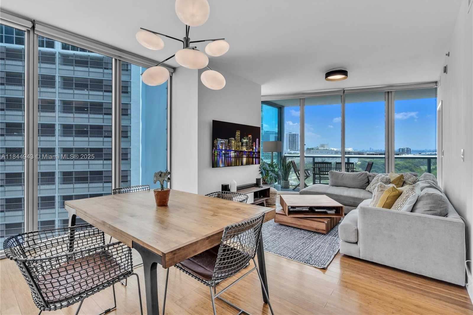 Small Image of 888 BISCAYNE BOULEVARD #812, Miami Number 3