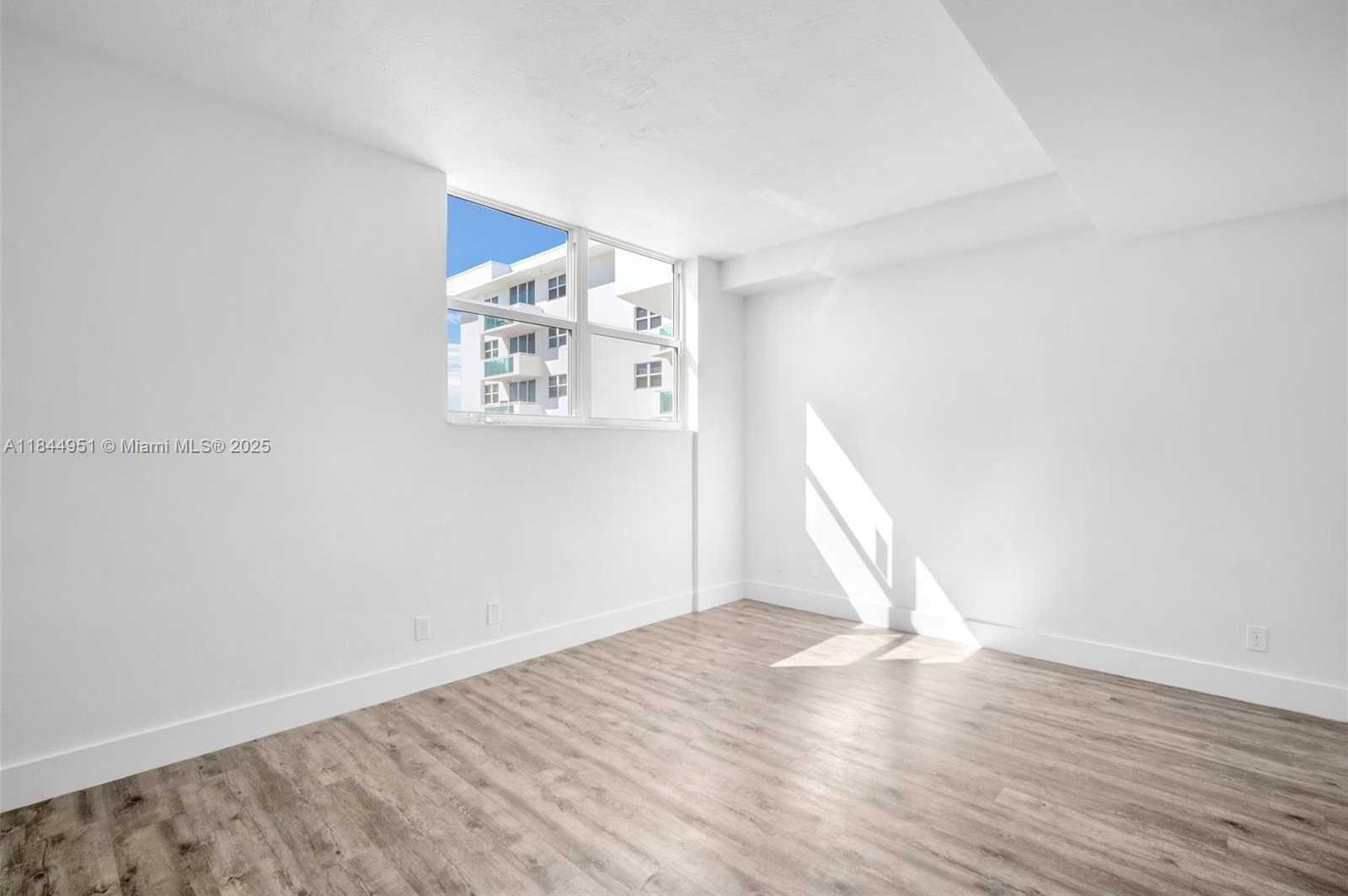 Small Image of 3001 SOUTH OCEAN DR #1231, Hollywood Number 7