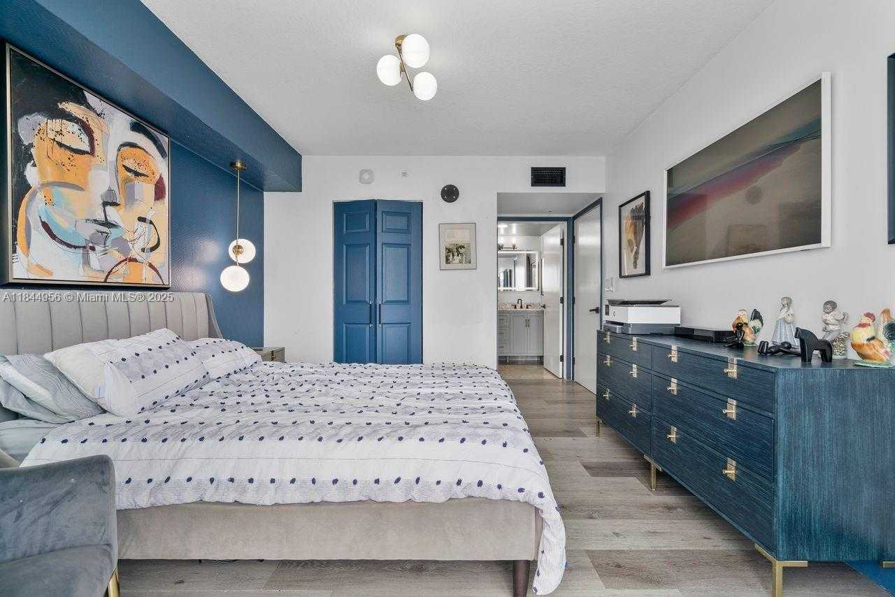 Small Image of 31 SOUTH EAST 5TH ST #2911, Miami Number 16