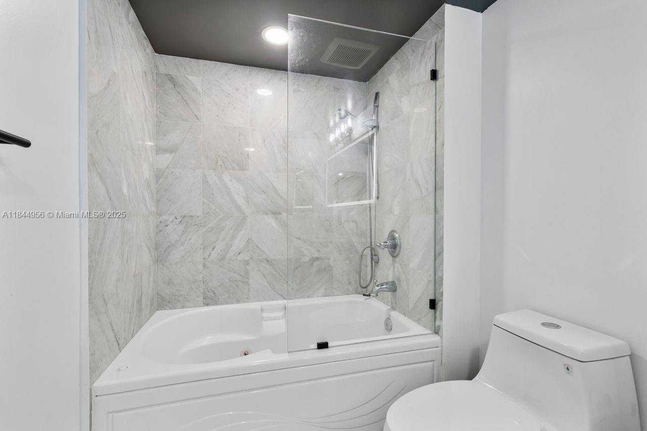 Small Image of 31 SOUTH EAST 5TH ST #2911, Miami Number 20