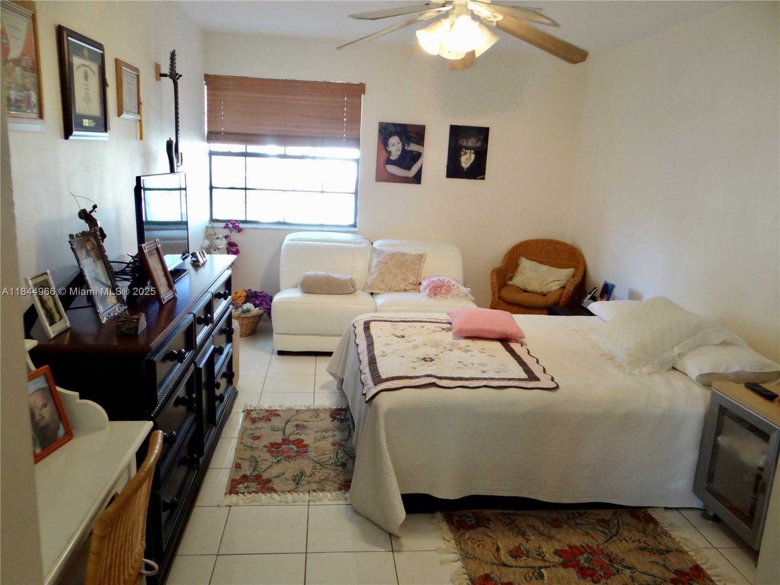 Small Image of 3500 MAGELLAN CIR #714, Aventura Number 19