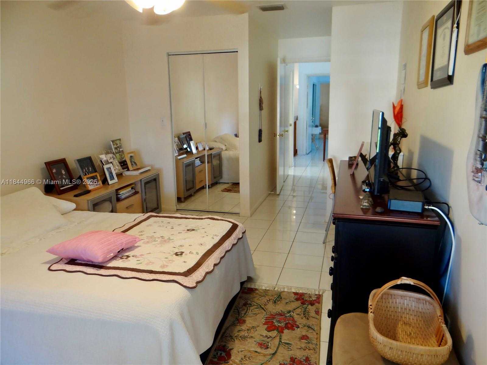 Small Image of 3500 MAGELLAN CIR #714, Aventura Number 21
