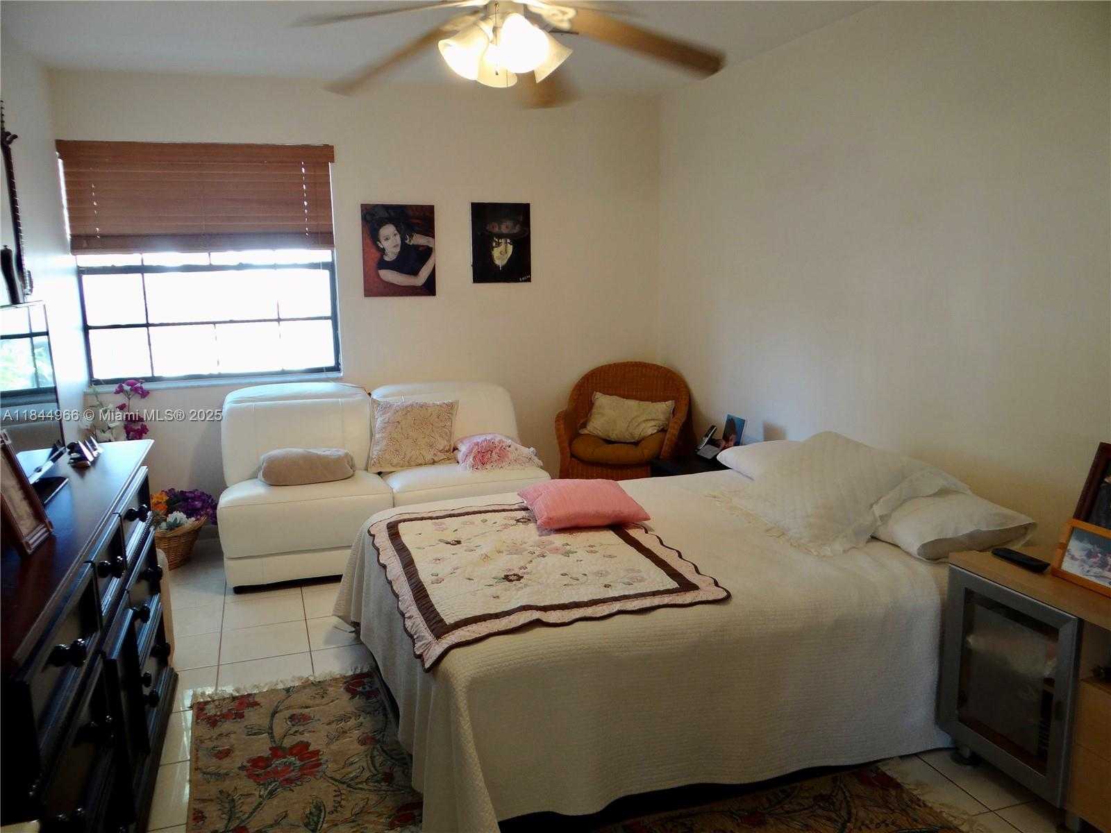 Small Image of 3500 MAGELLAN CIR #714, Aventura Number 24